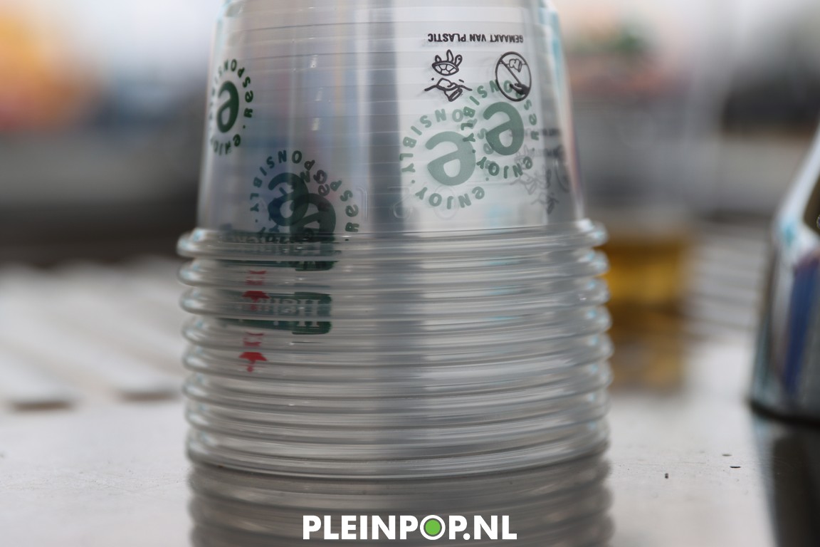 Zondag D I V.        (8)